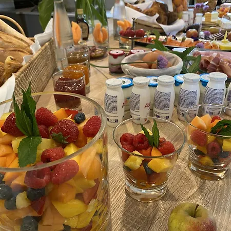 Le Domaine D'angerville - Le Bed and Breakfast 4*